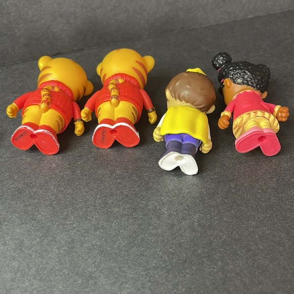 DISNEY DOC MCSTUFFIN AND FRIENDS AND DANIEL TIGERS MINI FIGURES - Picture 7 of 7